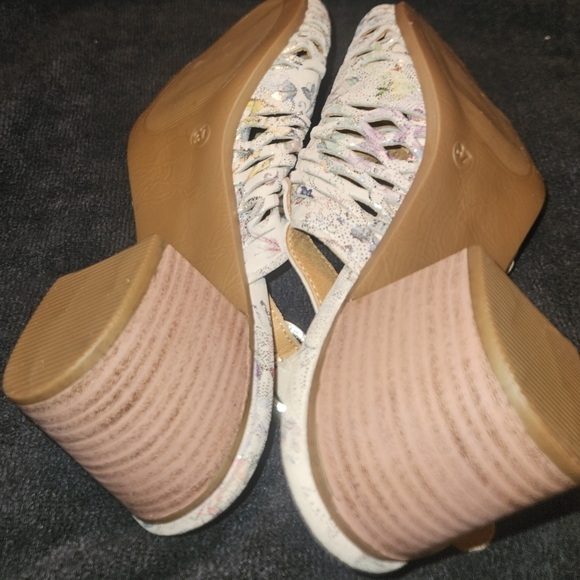 Sz 37 Floral Women's Low Heel Sandals with Buckle - Picture 8 of 14